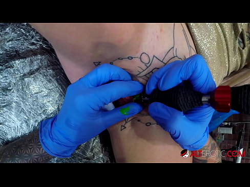 ❤️ Sully Savage oo aad u tattooed ayaa Kintirkeeda ku sawirtay tattoo ️❌ Galmada dabada ❤